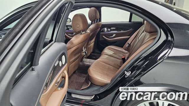 Mercedes-Benz E-Class 2021 — ფოტო 19/20