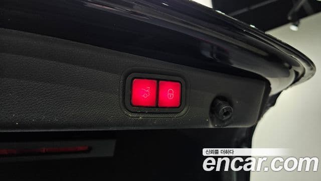 Mercedes-Benz E-Class 2021 — ფოტო 20/20