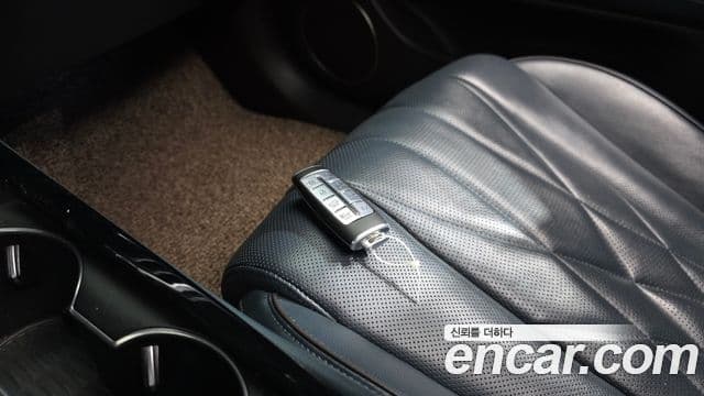 Genesis G80 2021 — ფოტო 28/33