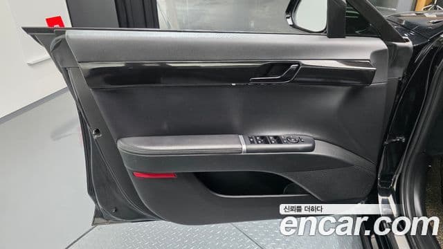 Hyundai Grandeur Hybrid 2023 — Photo 27/31
