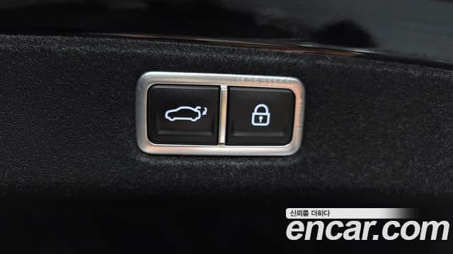 Hyundai Grandeur Hybrid 2023 — Photo 8/31