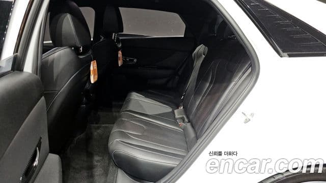 Hyundai The New Avante Hybrid 2021 — Photo 13/30