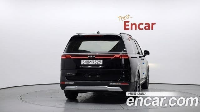 Kia Carnival 2023 — ფოტო 4/20