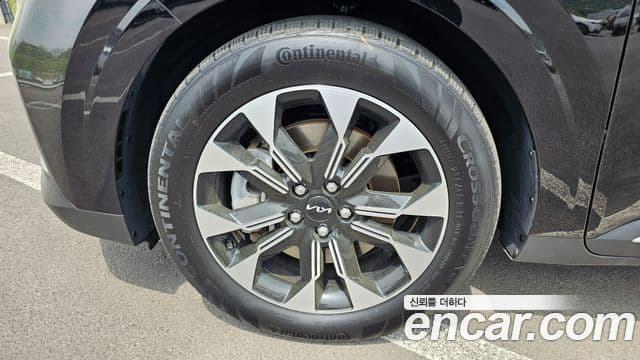 Kia Carnival 2023 — ფოტო 5/20