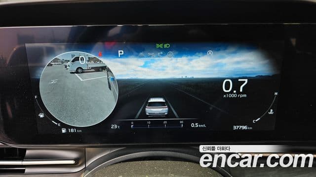 Kia Carnival 2023 — ფოტო 8/20
