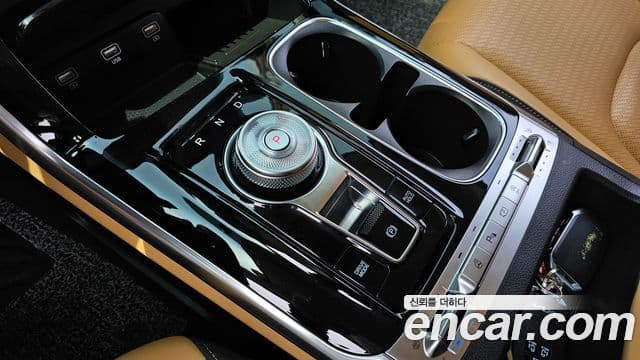 Kia Carnival 2023 — ფოტო 9/20