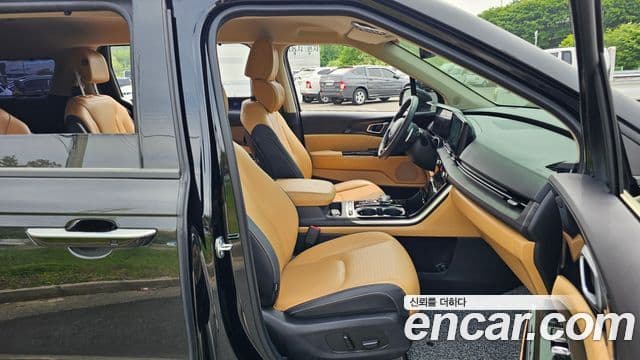 Kia Carnival 2023 — ფოტო 11/20