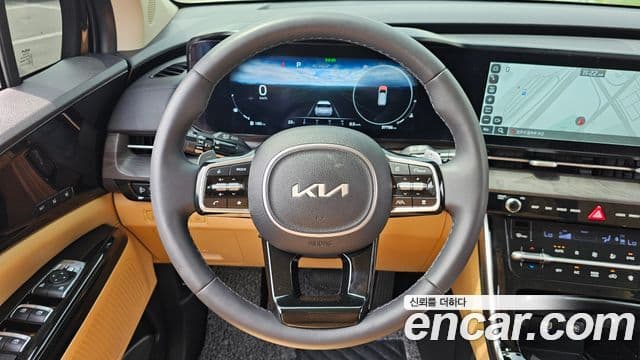 Kia Carnival 2023 — ფოტო 13/20