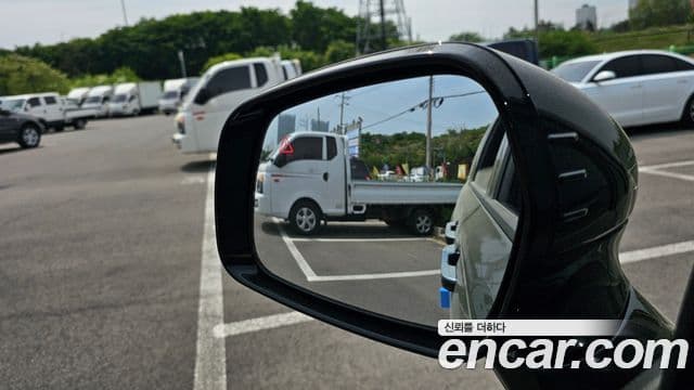 Kia Carnival 2023 — ფოტო 17/20