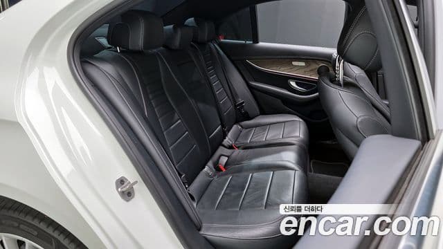 Mercedes-Benz E-Class 2021 — Şəkil 11/20