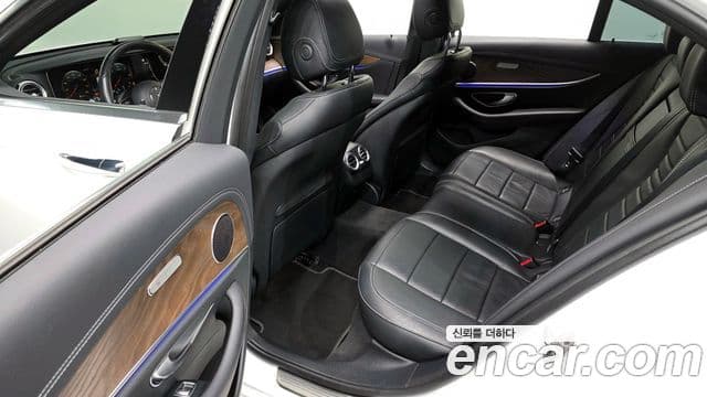 Mercedes-Benz E-Class 2021 — Şəkil 12/20
