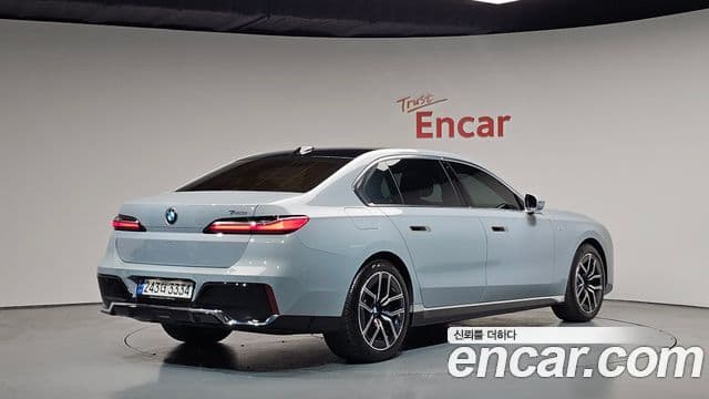 BMW 7 Series 2023 — ფოტო 2/20