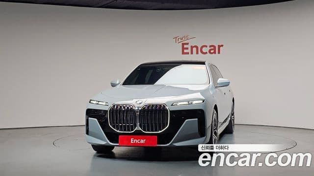 BMW 7 Series 2023 — ფოტო 3/20