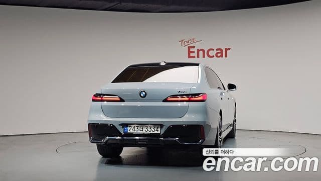 BMW 7 Series 2023 — ფოტო 4/20
