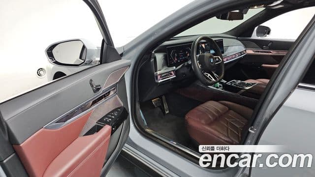 BMW 7 Series 2023 — ფოტო 10/20