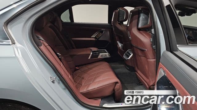 BMW 7 Series 2023 — ფოტო 11/20