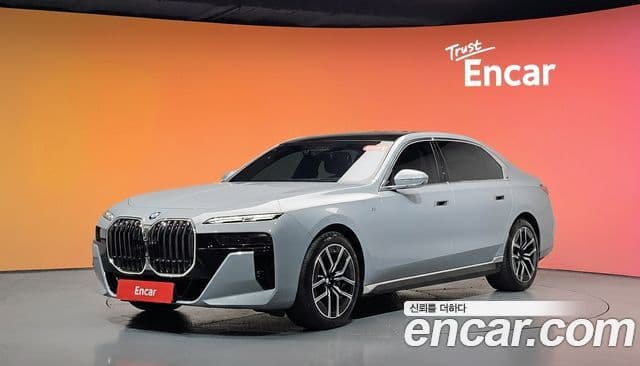 BMW 7 Series 2023 — ფოტო 1/20