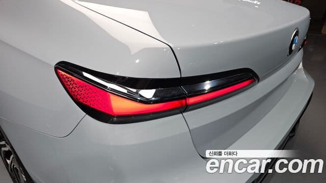 BMW 7 Series 2023 — Photo 38/40