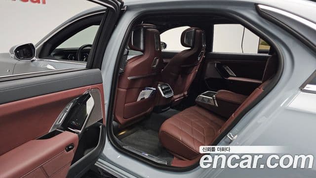 BMW 7 Series 2023 — Photo 26/40
