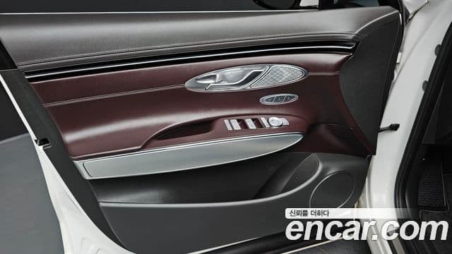 Genesis GV70 2021 — Photo 12/32