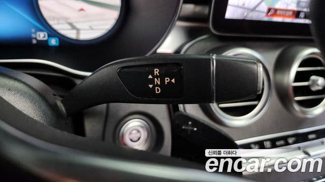 Mercedes-Benz GLC-Class 2020 — Photo 8/20