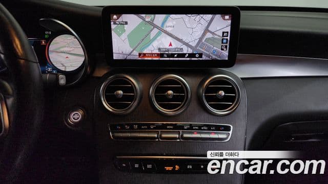 Mercedes-Benz GLC-Class 2020 — Photo 12/20