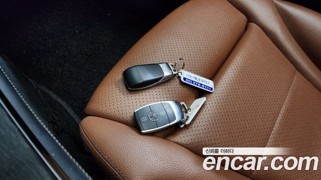 Mercedes-Benz GLC-Class 2020 — Photo 17/20