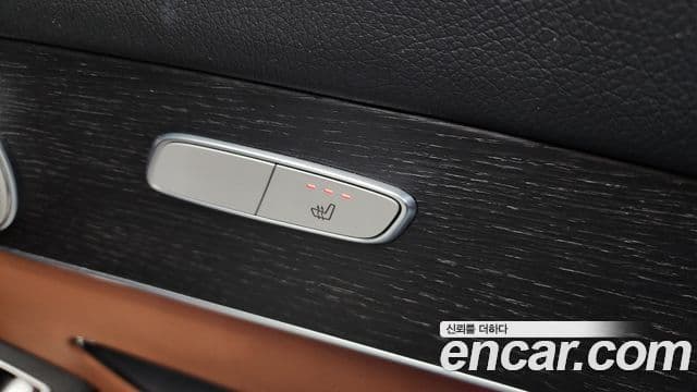 Mercedes-Benz GLC-Class 2020 — Photo 9/20