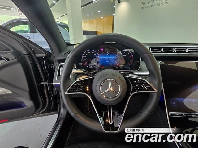 Mercedes-Benz S-Class 2025 — Photo 13/20