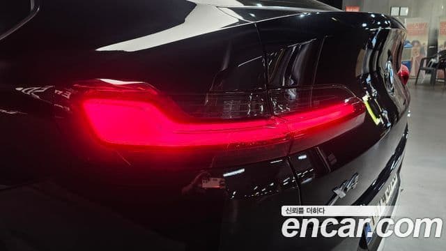 BMW X4 2021 — Photo 24/30