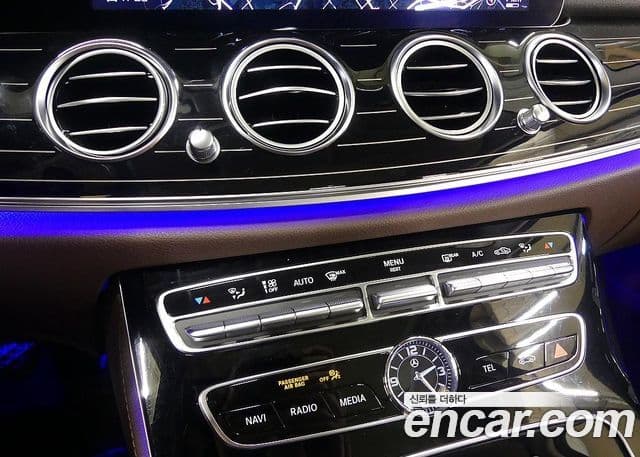 Mercedes-Benz E-Class 2019 — Şəkil 17/20