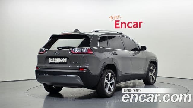 Jeep Cherokee 2021 — Фото 2/20