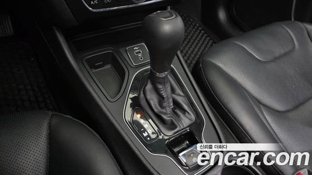 Jeep Cherokee 2021 — Фото 9/20