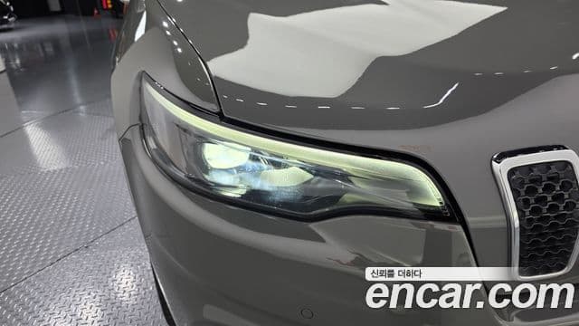Jeep Cherokee 2021 — ფოტო 21/32