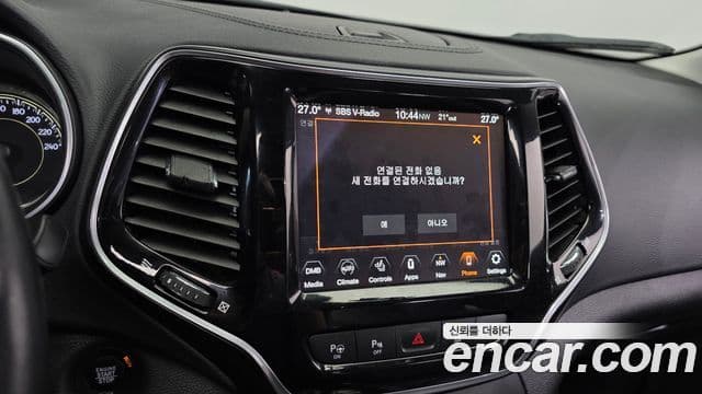 Jeep Cherokee 2021 — ფოტო 20/32