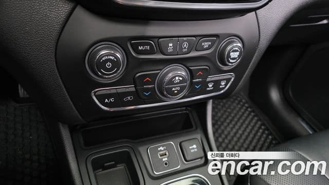 Jeep Cherokee 2021 — ფოტო 5/32