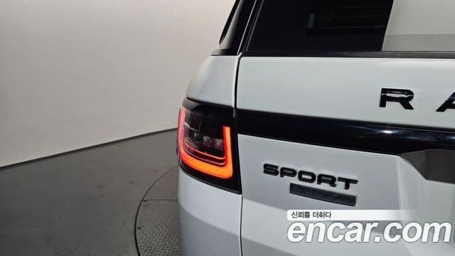 Land Rover Range Rover Sport 2018 — Photo 13/36