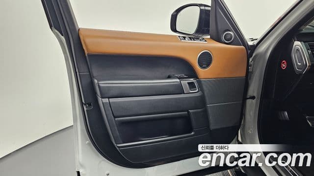 Land Rover Range Rover Sport 2018 — Photo 26/36