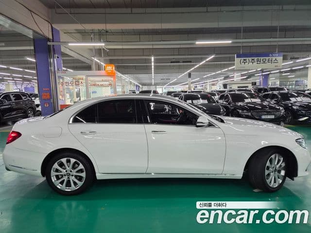 Mercedes-Benz E-Class 2019 — Şəkil 8/20