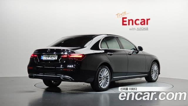 Mercedes-Benz E-Class 2023 — Фото 2/20