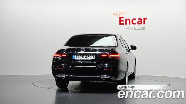 Mercedes-Benz E-Class 2023 — Фото 4/20