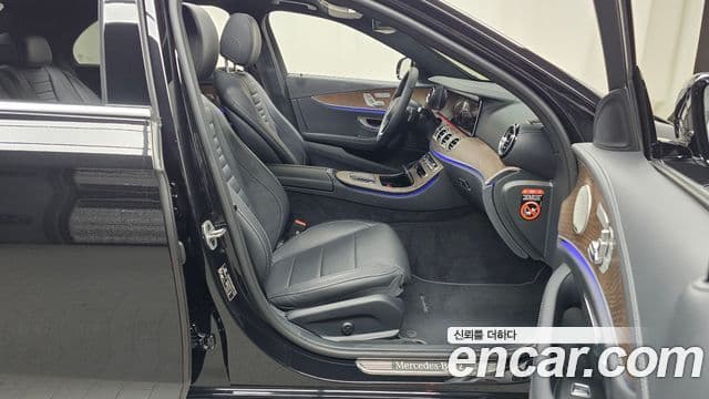Mercedes-Benz E-Class 2023 — Фото 11/20