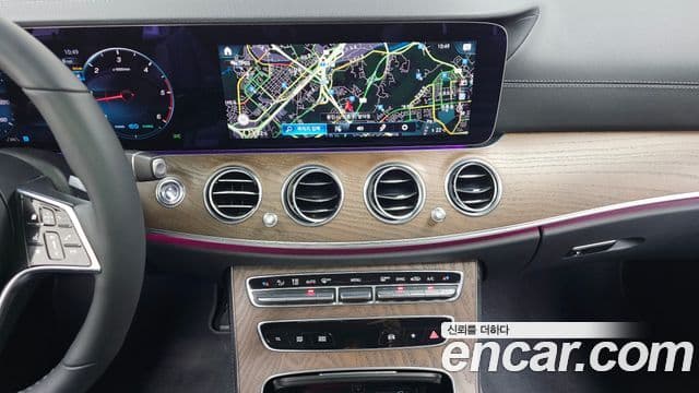 Mercedes-Benz E-Class 2023 — Фото 15/20