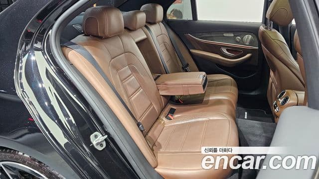 Mercedes-Benz E-Class 2021 — Şəkil 12/20