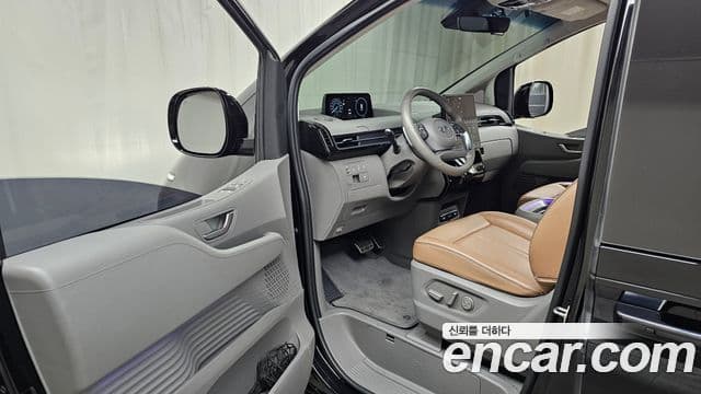 Hyundai Staria 2023 — Фото 10/20