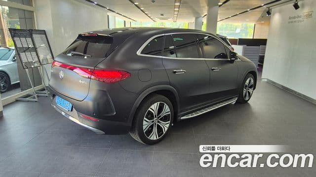 Mercedes-Benz EQE SUV 2023 — ფოტო 11/18