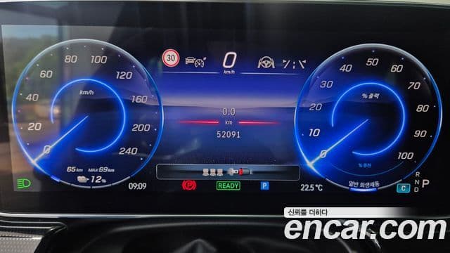 Mercedes-Benz EQE SUV 2023 — ფოტო 17/18