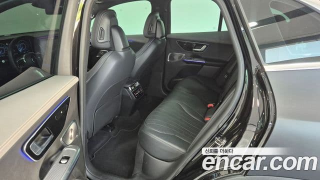 Mercedes-Benz EQE SUV 2023 — ფოტო 14/18