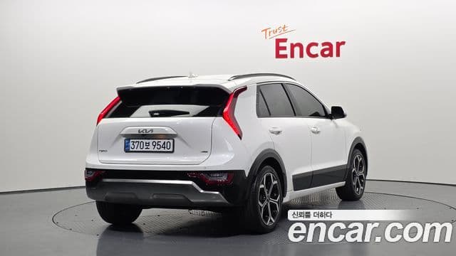 Kia Niro 2022 — Фото 2/20