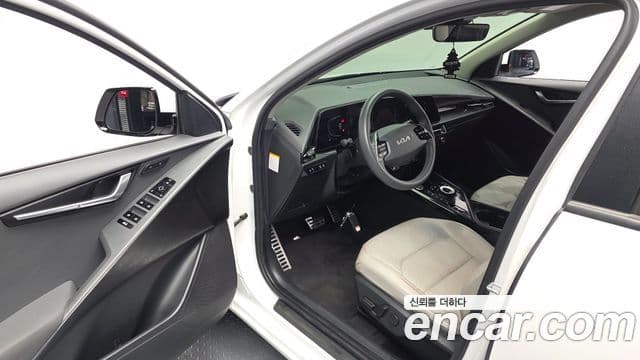 Kia Niro 2022 — Фото 10/20